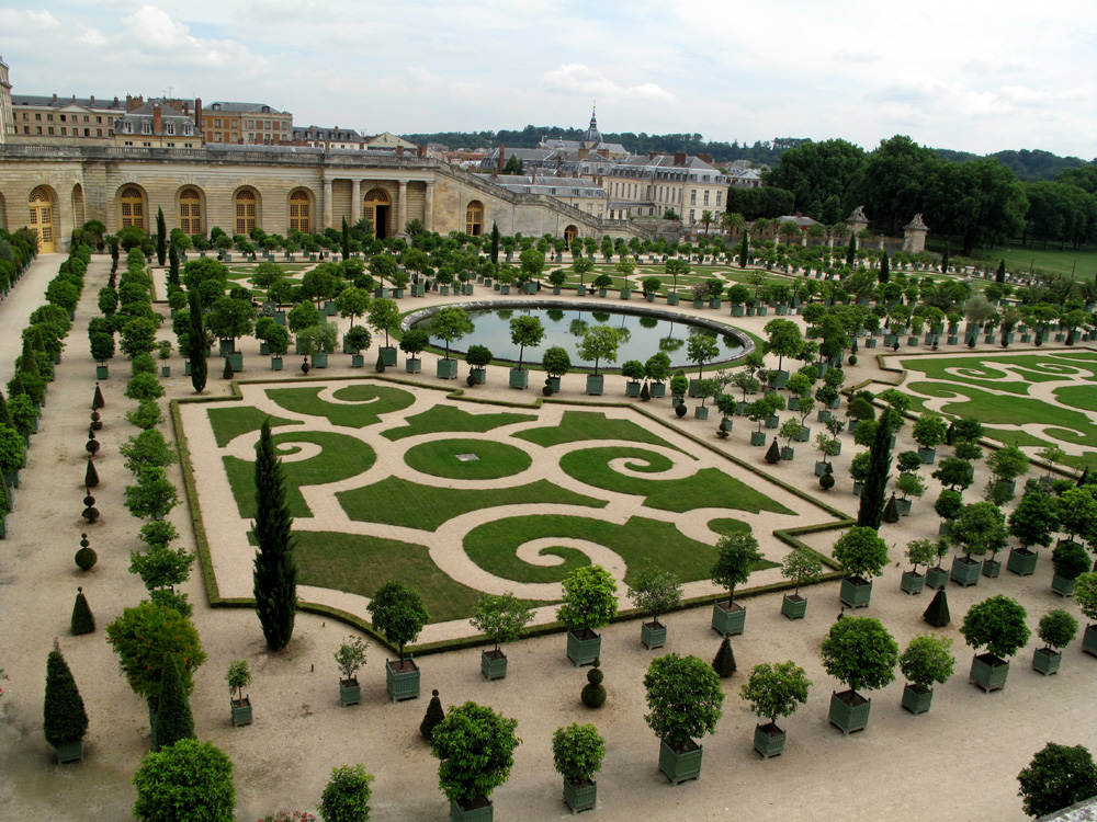 Versailles_gardens.jpg